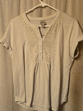 Como Vintage Cream Lace Front Short Sleeve Top